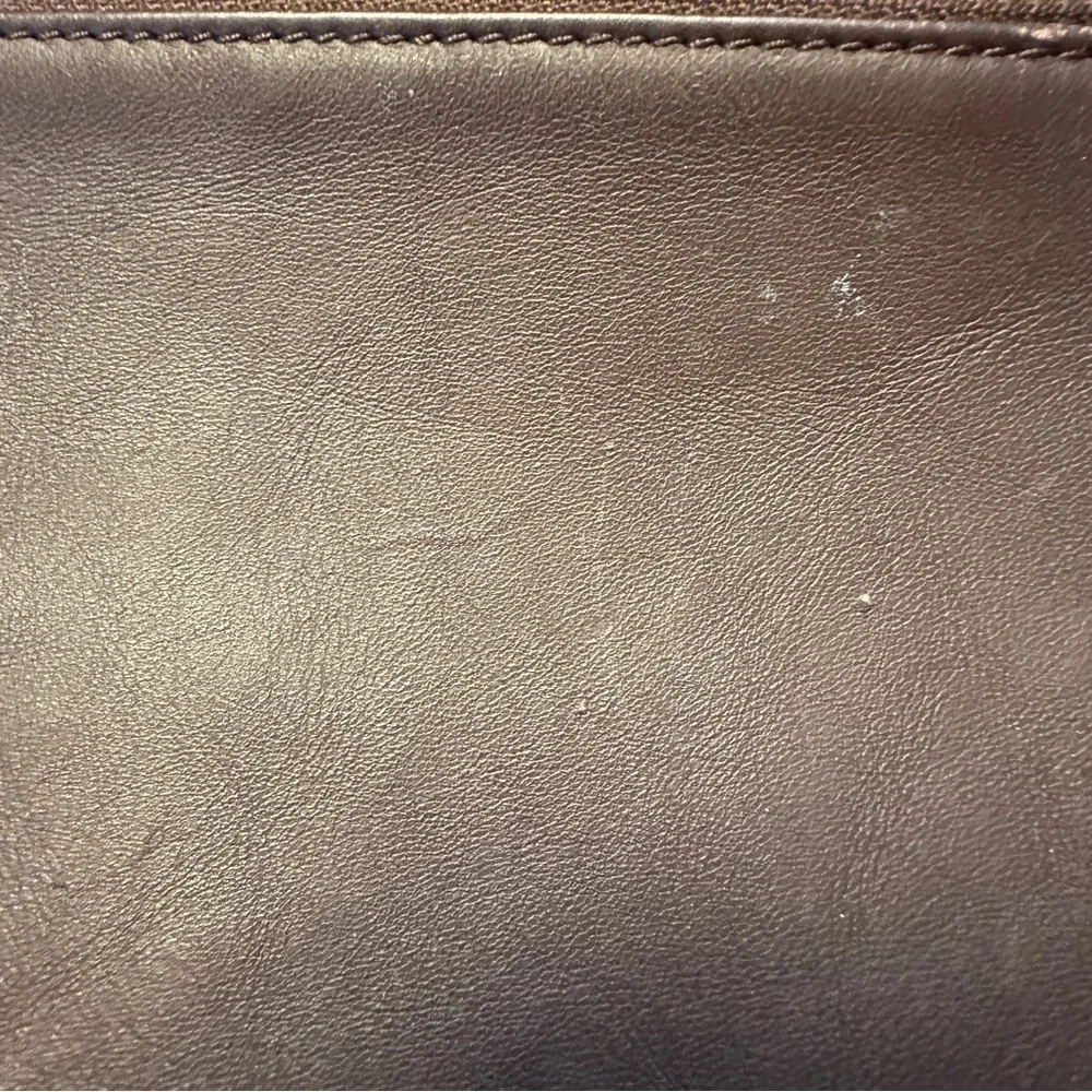 UGG Brown Leather Cosmetic zippered Bag Essential Organizer for purse